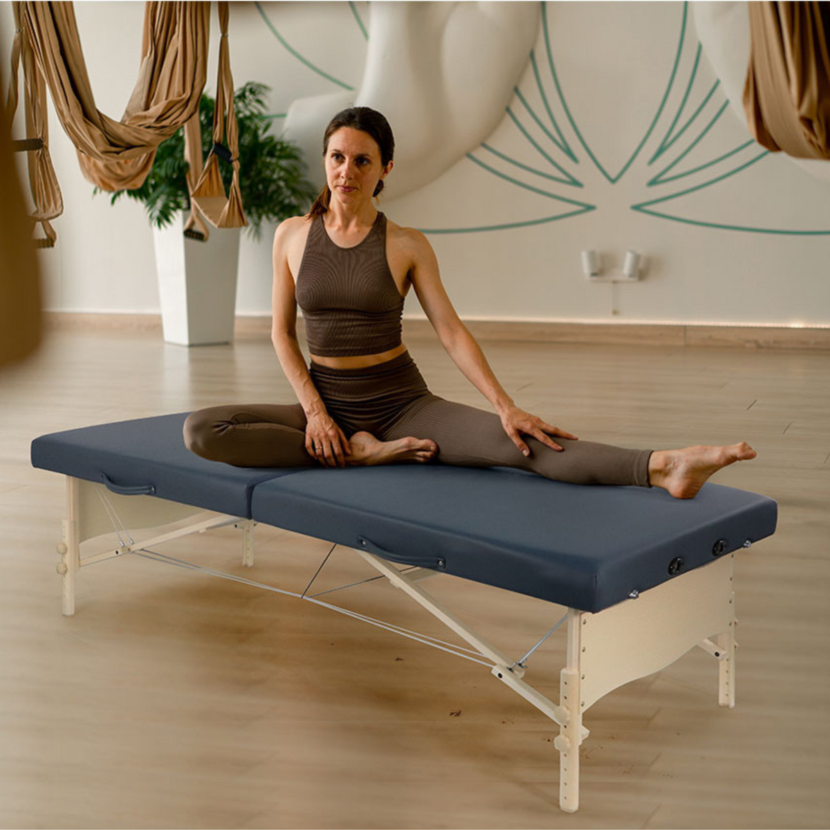 EARTHWORKS TITAN - 750lbs HIGH STRENGTH - EXTRA WIDE - LOW HEIGHT BODYWORK MASSAGE TABLE