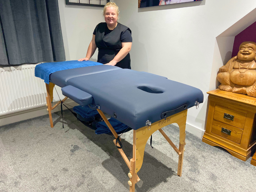 combi-lite-3-in-1-massage-table-navy-blue-arm-extender-demonstration.png